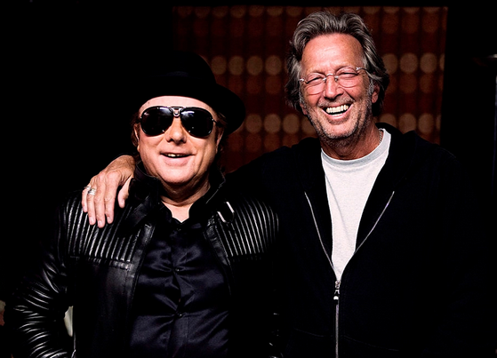 Van Morrison in Eric Clapton v pesmi proti zapiranju družbe